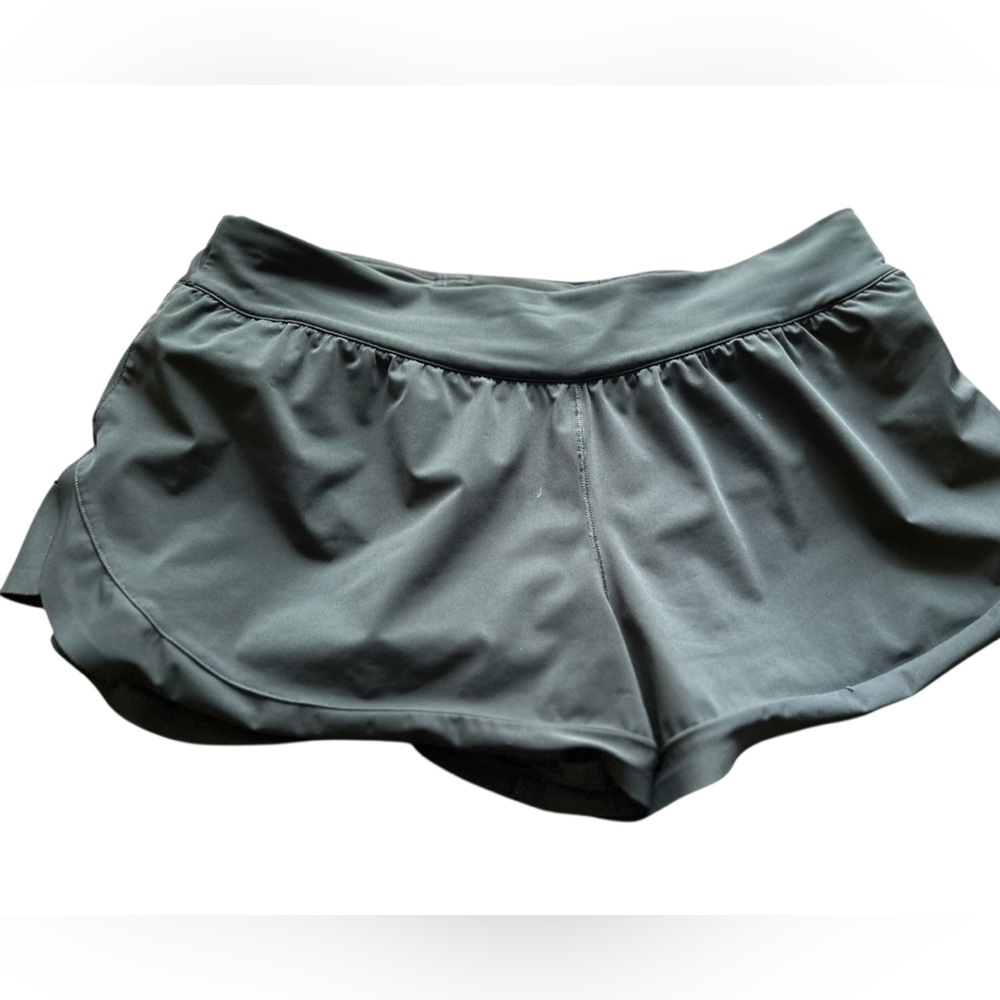 Lululemon Women's High Rise Hotty Hot Shorts black Size‎ 8 Activewear